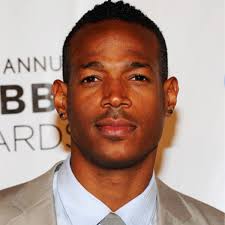 How tall is Marlon Wayans?